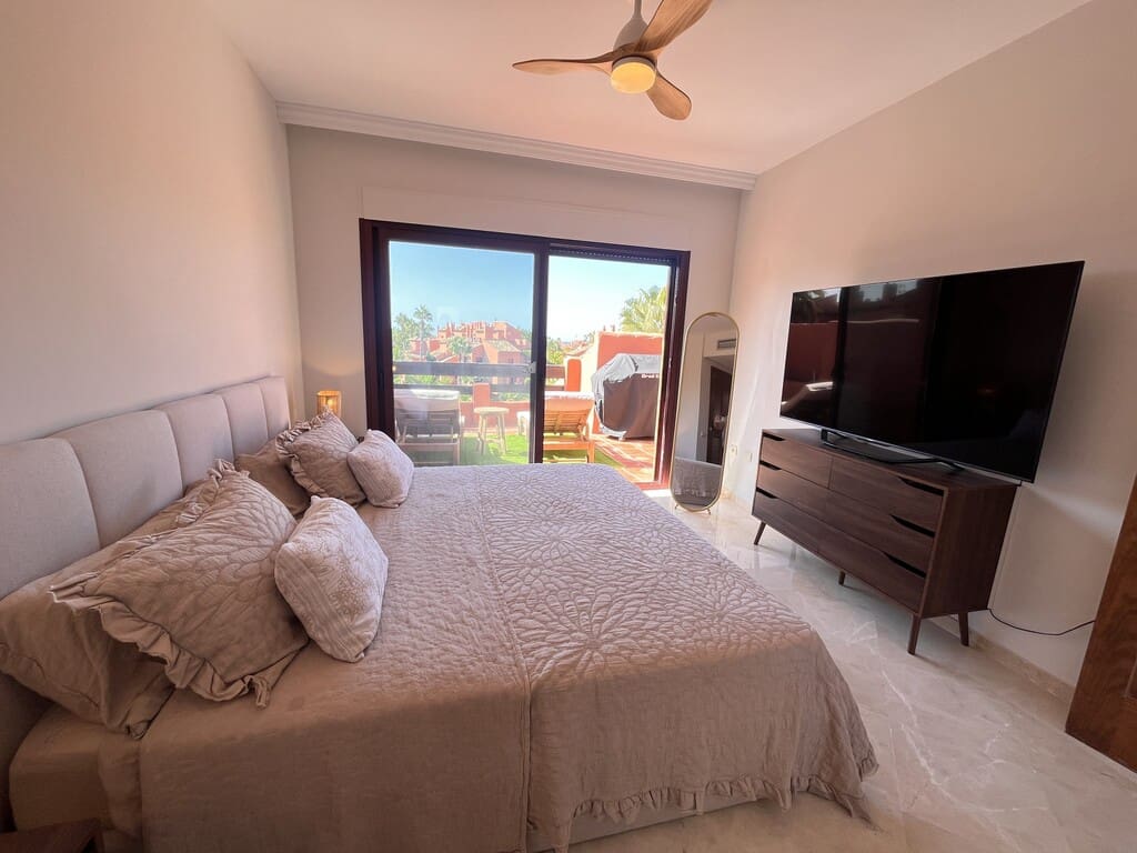Penthouse de 3 chambres à louer à El Rosario avec piscine garage - 3 200 € (Ref: 10033536)