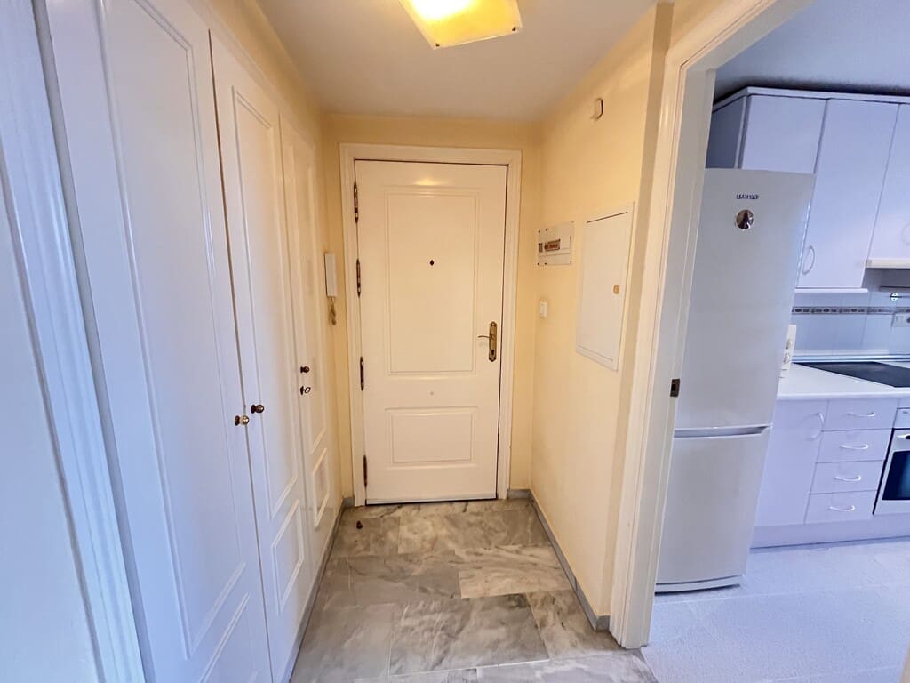 1 quarto Apartamento para arrendar em Las Chapas com piscina - 1 300 € (Ref: 10042644)