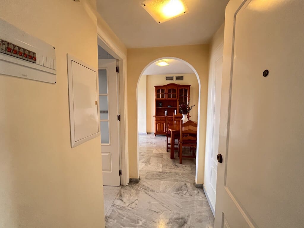 1 quarto Apartamento para arrendar em Las Chapas com piscina - 1 300 € (Ref: 10042644)