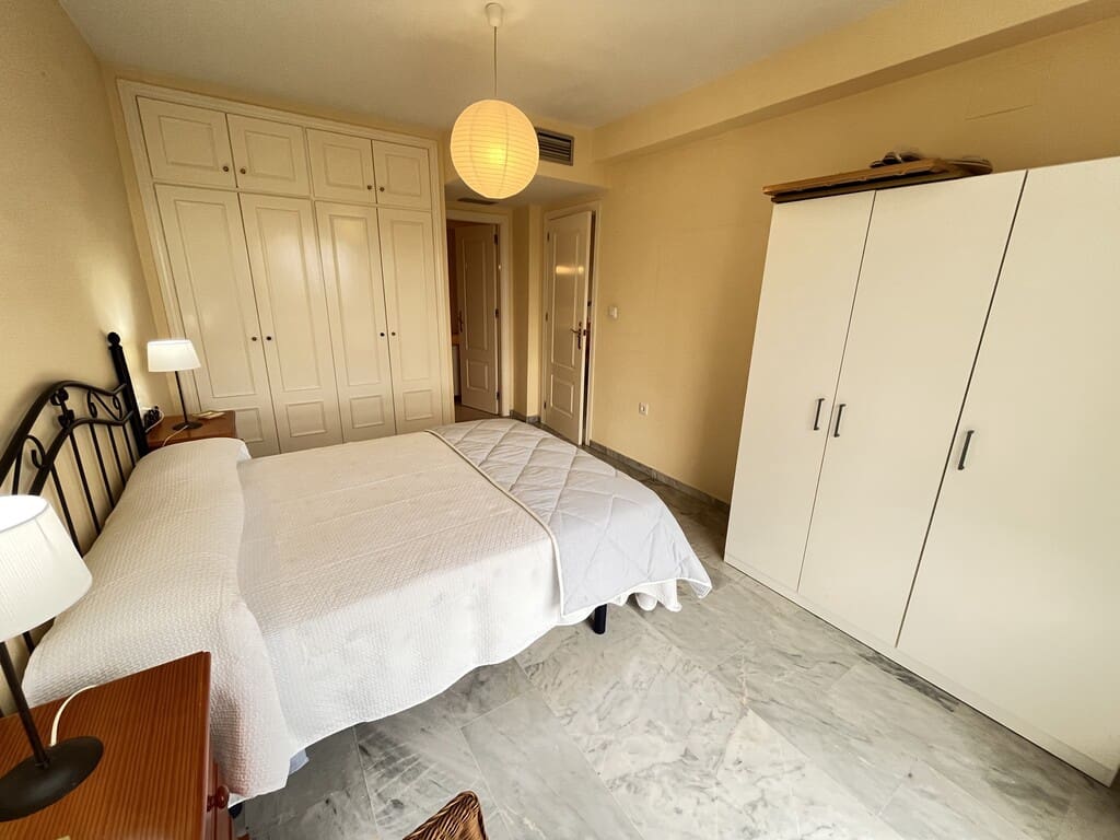 1 quarto Apartamento para arrendar em Las Chapas com piscina - 1 300 € (Ref: 10042644)