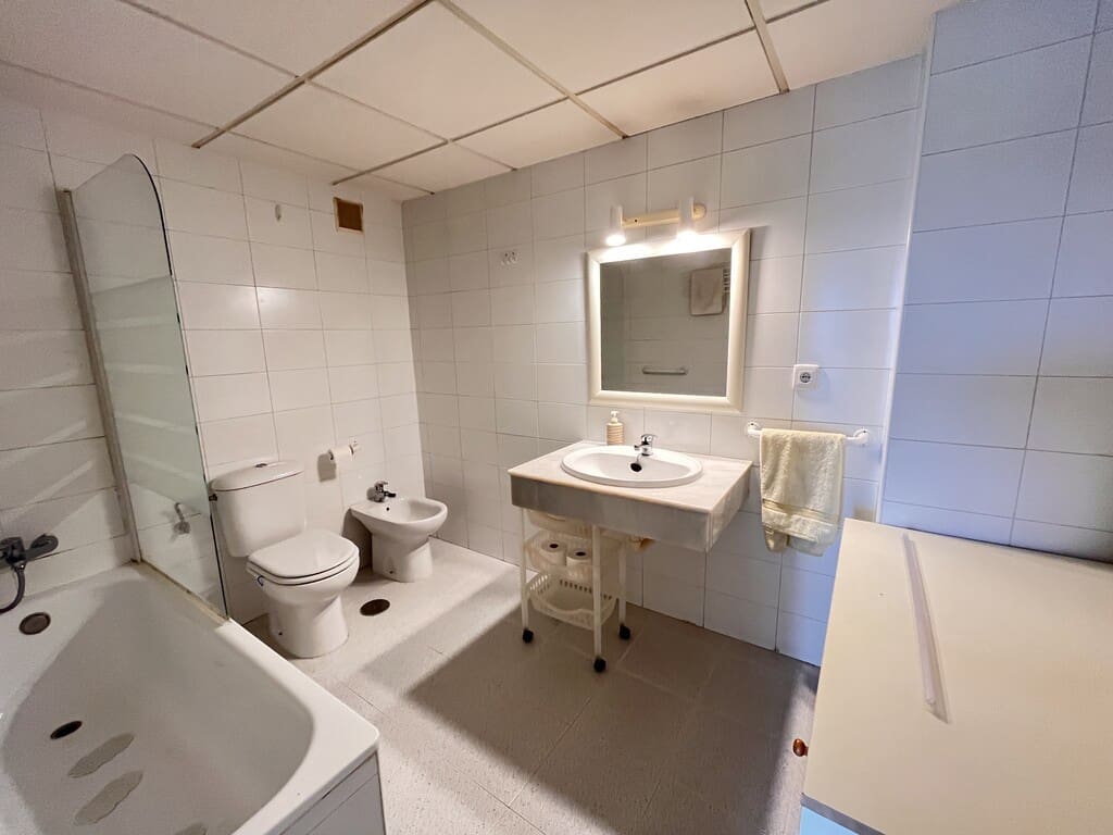 1 quarto Apartamento para arrendar em Las Chapas com piscina - 1 300 € (Ref: 10042644)