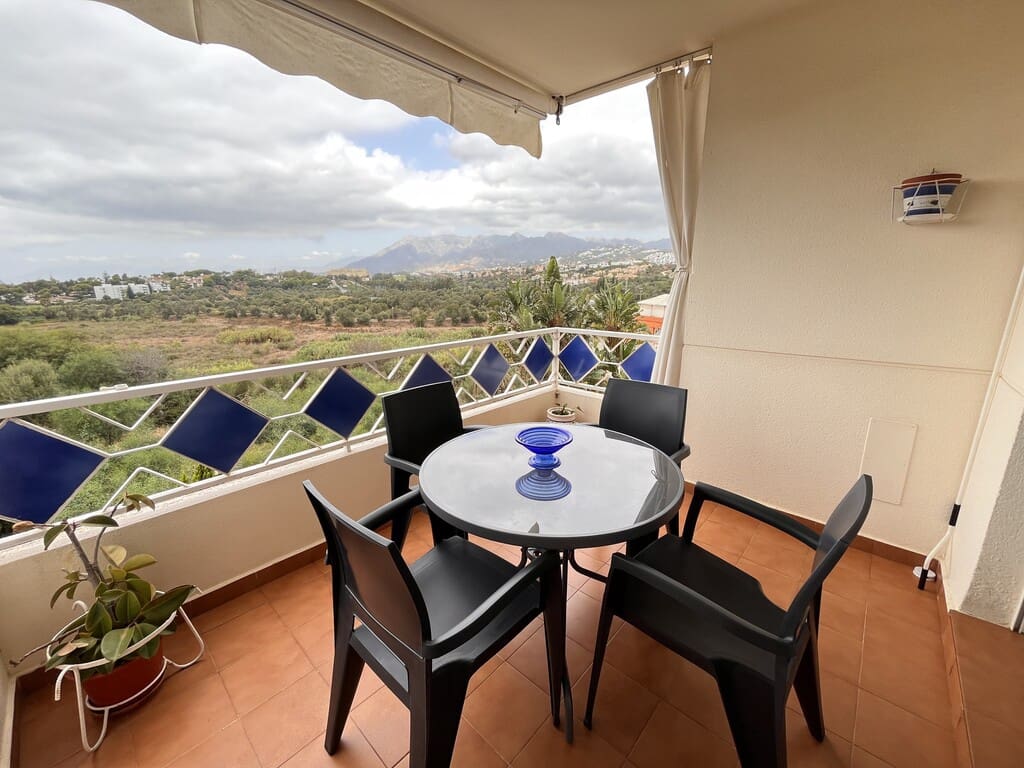 1 quarto Apartamento para arrendar em Las Chapas com piscina - 1 300 € (Ref: 10042644)