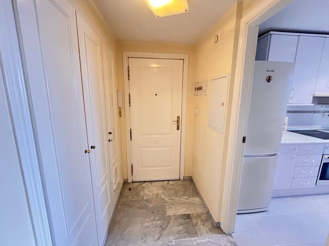 1 quarto Apartamento para arrendar em Las Chapas, Marbella com piscina - 1 300 € (Ref: 10042644)