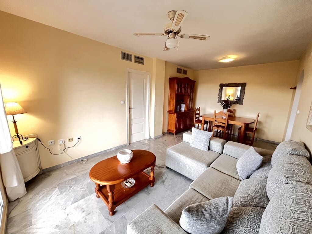 1 quarto Apartamento para arrendar em Las Chapas com piscina - 1 300 € (Ref: 10042644)