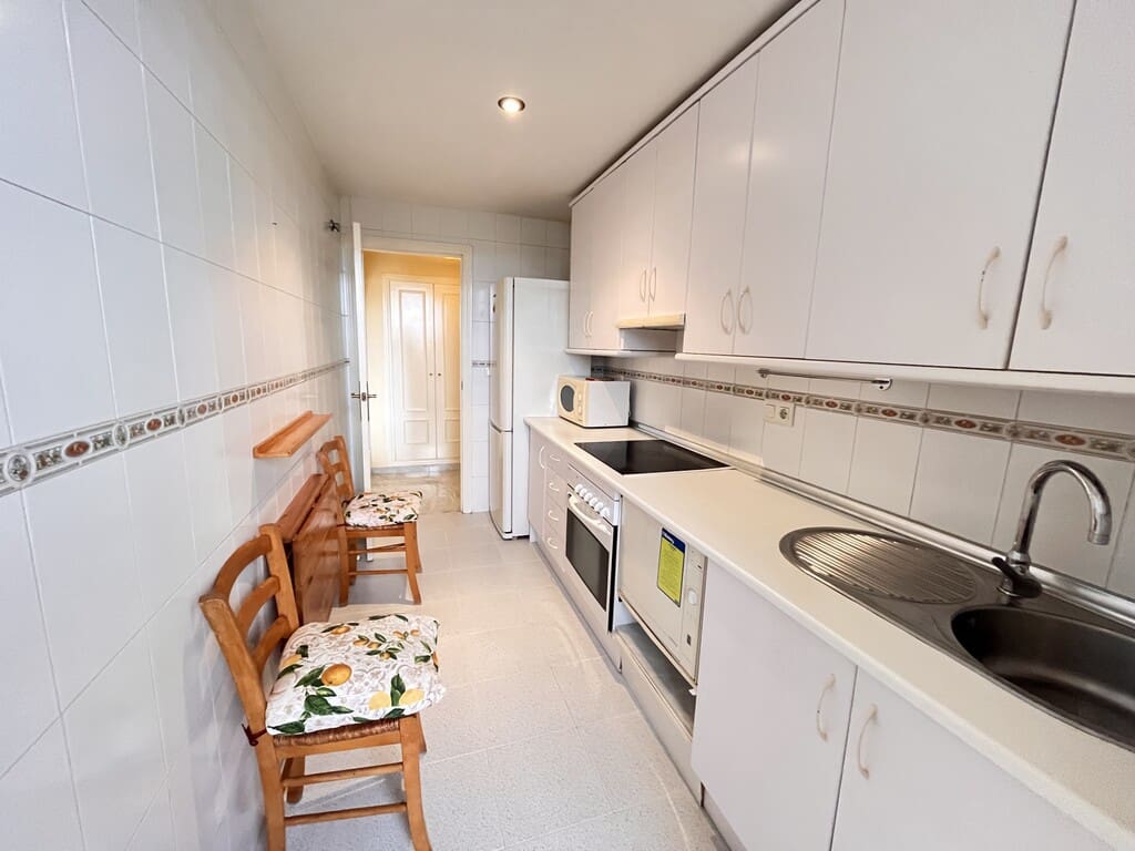 1 quarto Apartamento para arrendar em Las Chapas com piscina - 1 300 € (Ref: 10042644)