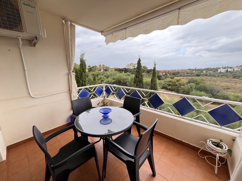1 quarto Apartamento para arrendar em Las Chapas com piscina - 1 300 € (Ref: 10042644)