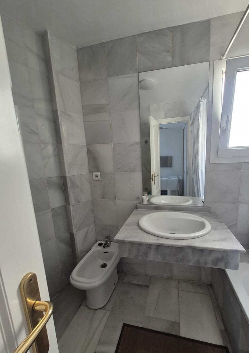 3 bedroom Penthouse for sale in Puerto Banus with pool garage - € 1,400,000 (Ref: 10054821)
