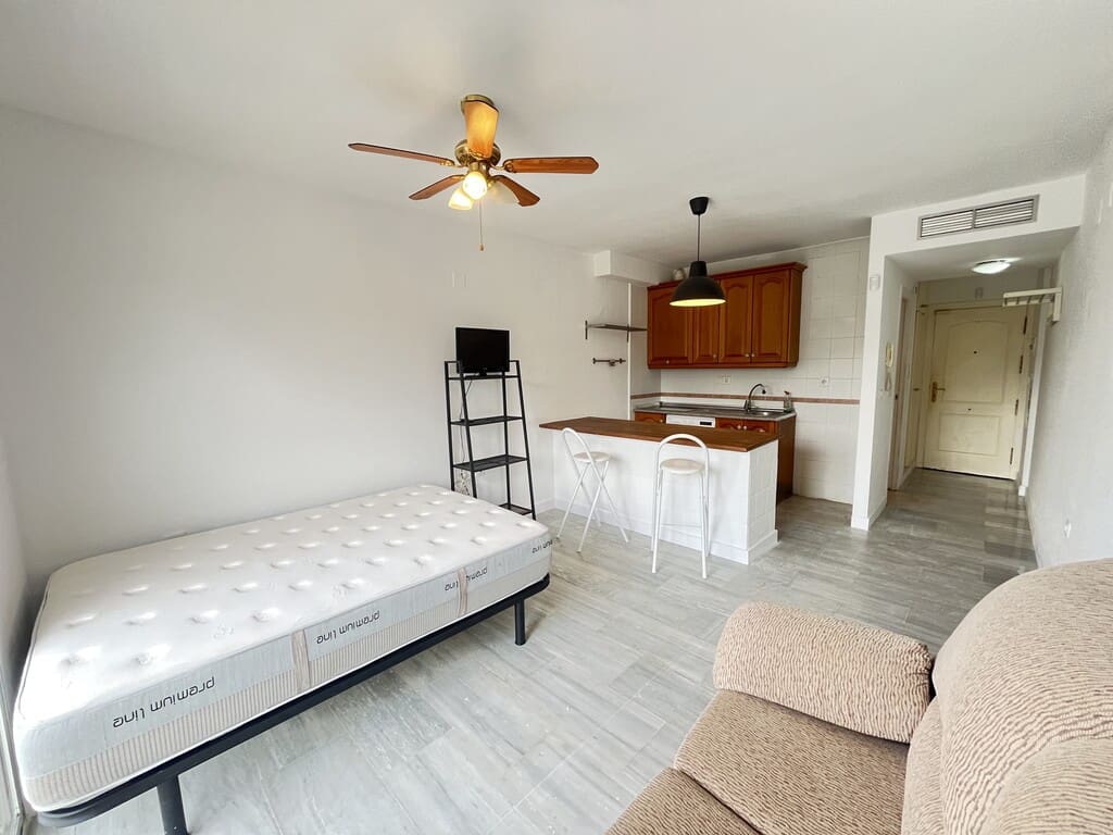 Studio til salgs i Las Chapas med svømmebasseng - € 192 000 (Ref: 10061381)