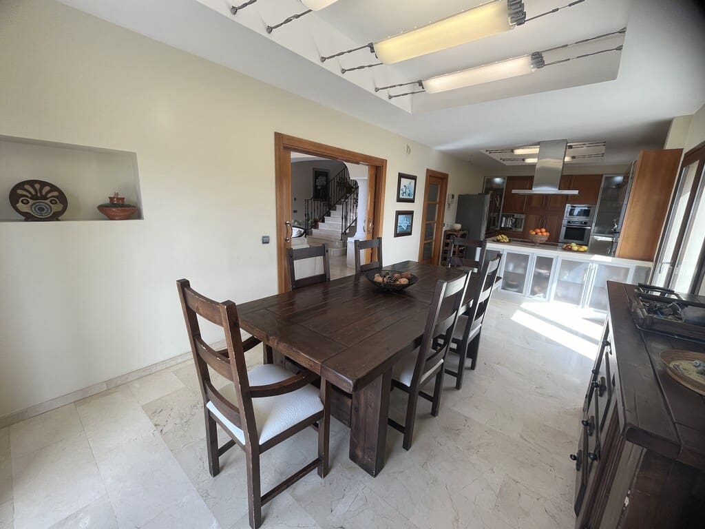 6 soveværelse Villa til leje i El Rosario med swimmingpool garage - € 7.000 (Ref: 10077706)