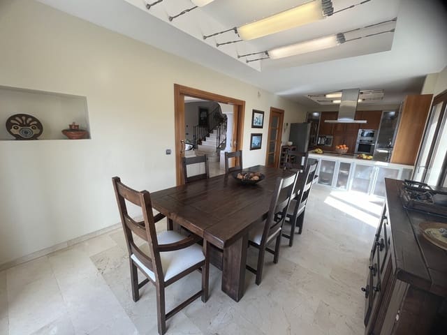 6 soveværelse Villa til leje i El Rosario, Marbella med swimmingpool garage - € 7.000 (Ref: 10077706)