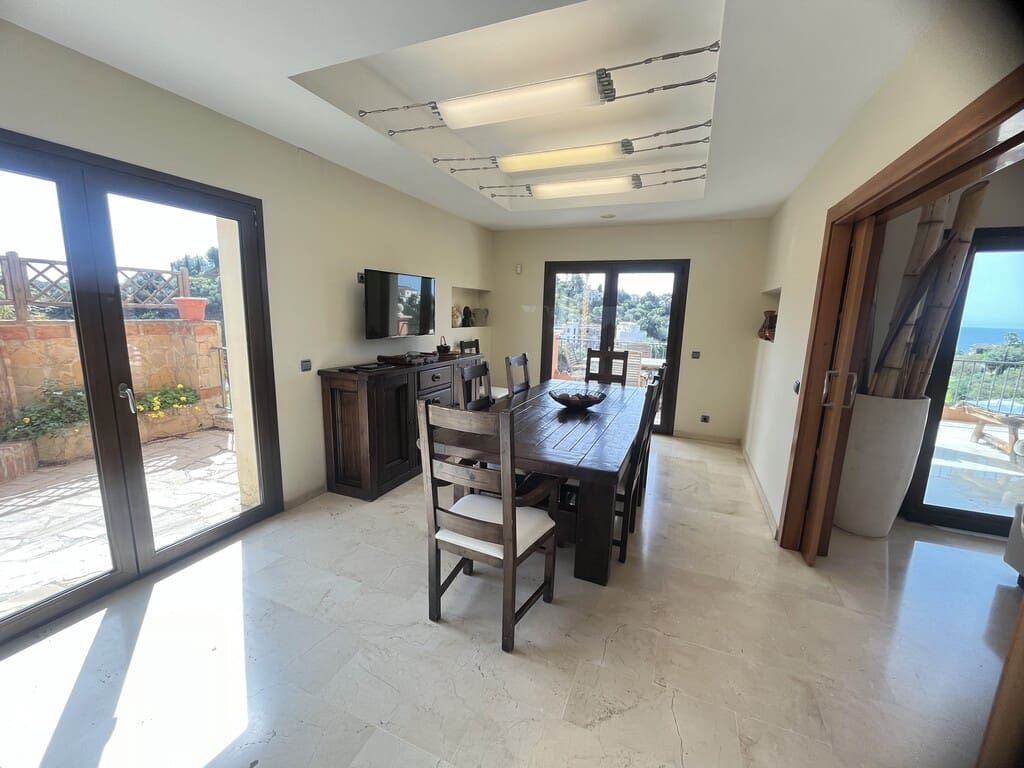6 soveværelse Villa til leje i El Rosario med swimmingpool garage - € 7.000 (Ref: 10077706)