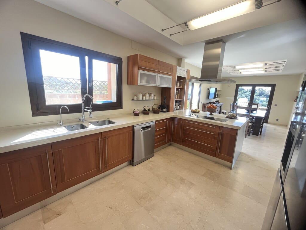 6 soveværelse Villa til leje i El Rosario med swimmingpool garage - € 7.000 (Ref: 10077706)