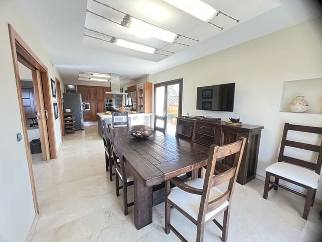 6 soveværelse Villa til leje i El Rosario, Marbella med swimmingpool garage - € 7.000 (Ref: 10077706)