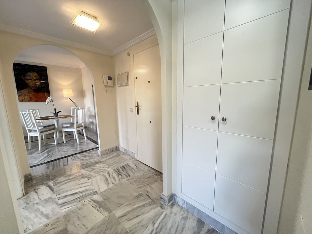 Appartement de 1 chambre à louer à Nueva Andalucia avec piscine - 1 600 € (Ref: 10085650)