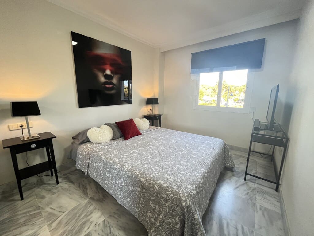 Appartement de 1 chambre à louer à Nueva Andalucia avec piscine - 1 600 € (Ref: 10085650)