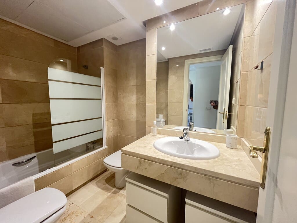 Appartement de 1 chambre à louer à Nueva Andalucia avec piscine - 1 600 € (Ref: 10085650)