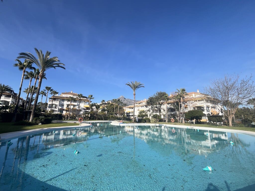 Appartement de 1 chambre à louer à Nueva Andalucia avec piscine - 1 600 € (Ref: 10085650)
