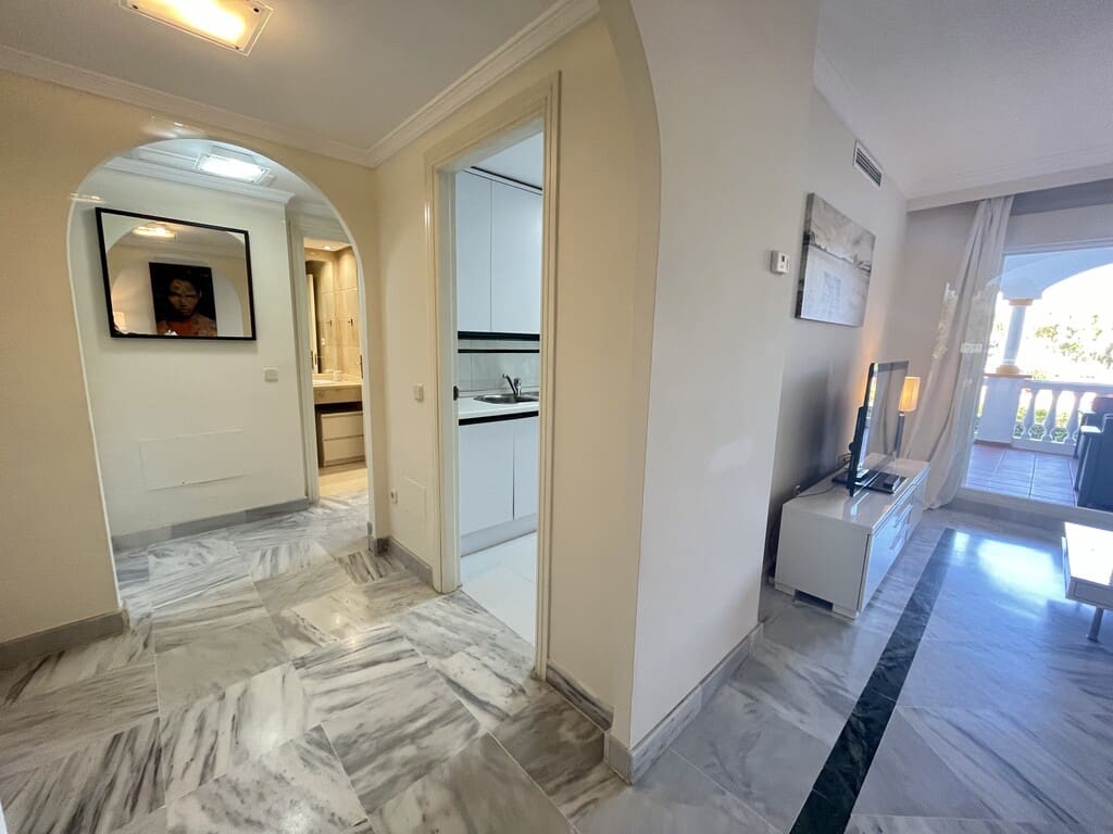 Appartement de 1 chambre à louer à Nueva Andalucia avec piscine - 1 600 € (Ref: 10085650)