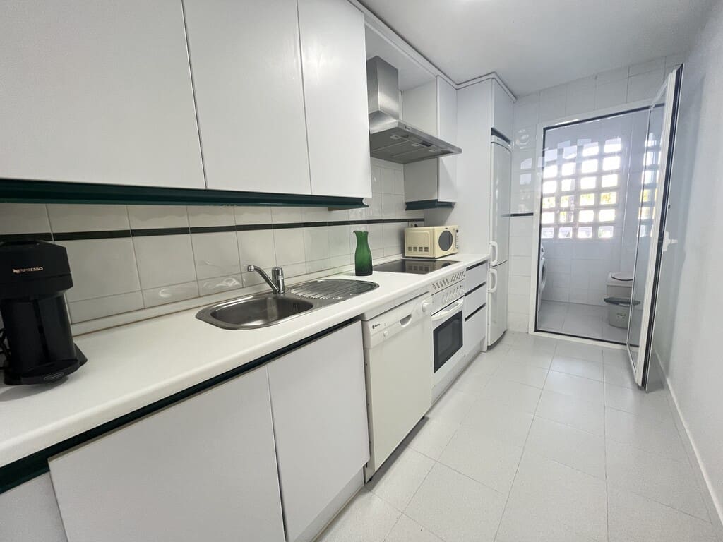 Appartement de 1 chambre à louer à Nueva Andalucia avec piscine - 1 600 € (Ref: 10085650)