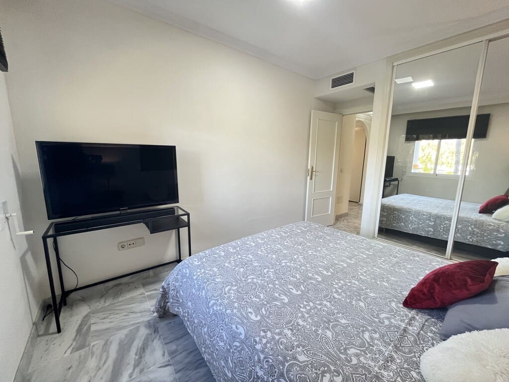 Appartement de 1 chambre à louer à Nueva Andalucia avec piscine - 1 600 € (Ref: 10085650)