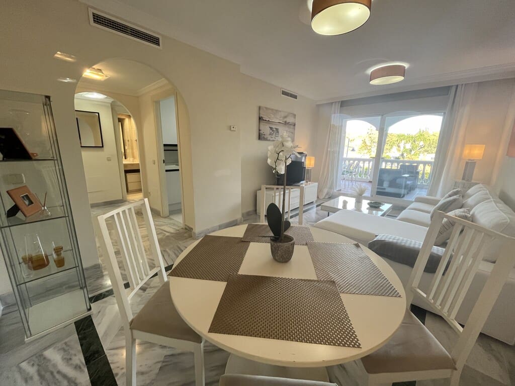 Appartement de 1 chambre à louer à Nueva Andalucia avec piscine - 1 600 € (Ref: 10085650)