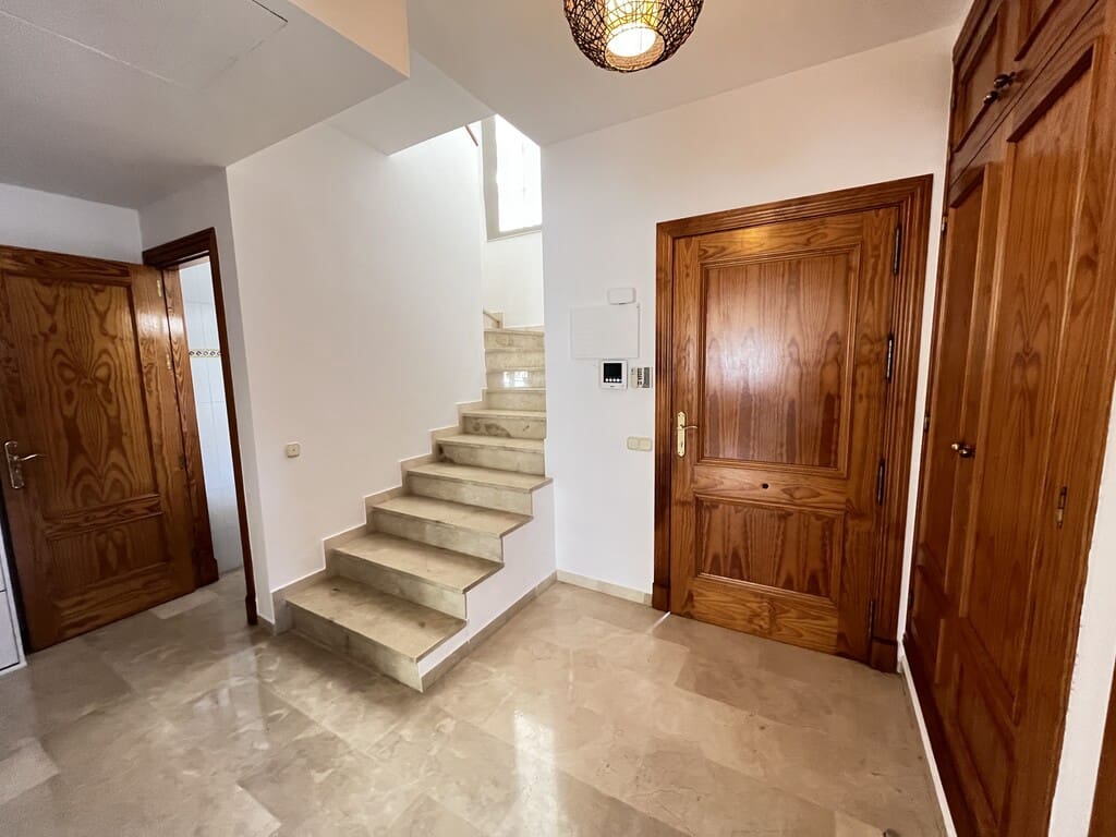 Villa/Maison de 3 chambres à louer à Las Chapas avec piscine garage - 5 800 € (Ref: 10115493)