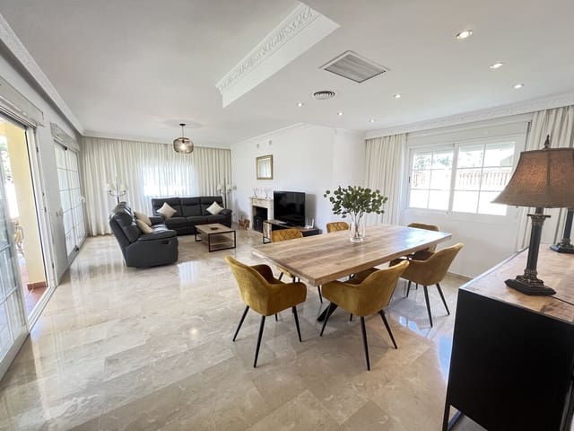 Villa/Maison de 3 chambres à louer à Las Chapas, Marbella avec piscine garage - 5 800 € (Ref: 10115493)