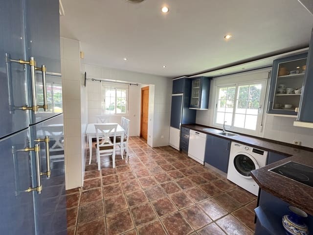 Villa/Maison de 3 chambres à louer à Las Chapas, Marbella avec piscine garage - 5 800 € (Ref: 10115493)