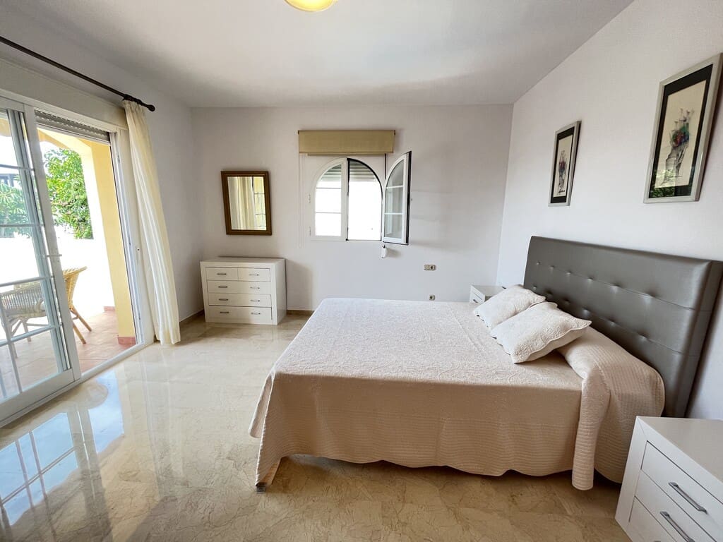 Villa/Maison de 3 chambres à louer à Las Chapas avec piscine garage - 5 800 € (Ref: 10115493)