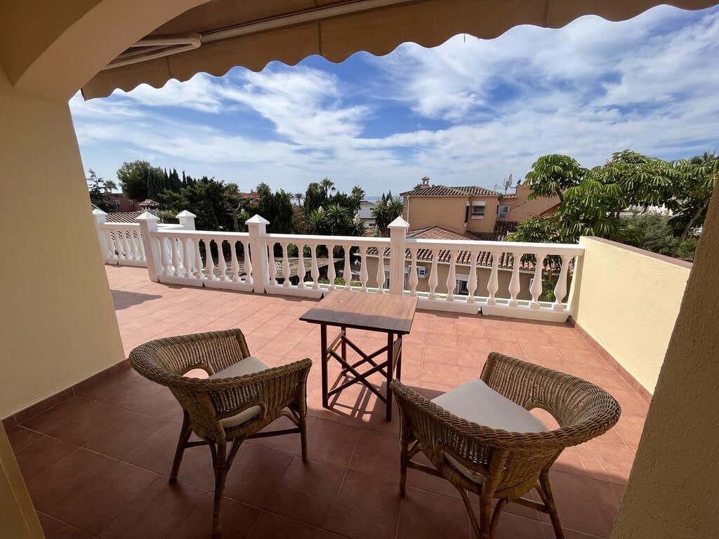 Villa/Maison de 3 chambres à louer à Las Chapas avec piscine garage - 5 800 € (Ref: 10115493)