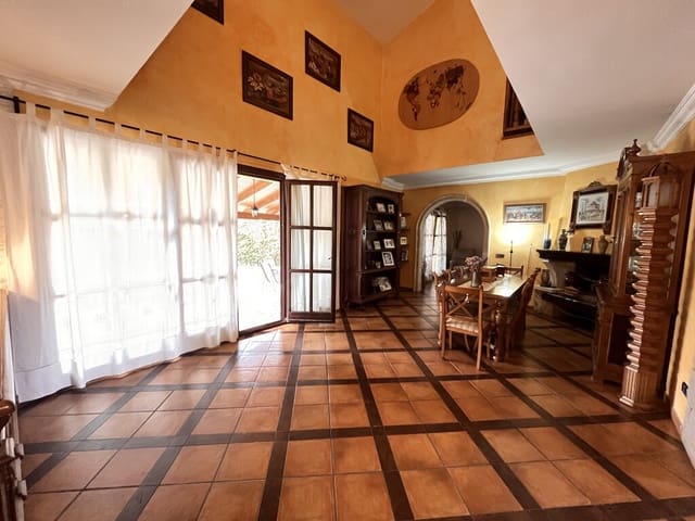 4 chambre Villa/Maison à vendre à Los Monteros, Marbella avec garage - 955 000 € (Ref: 10131313)