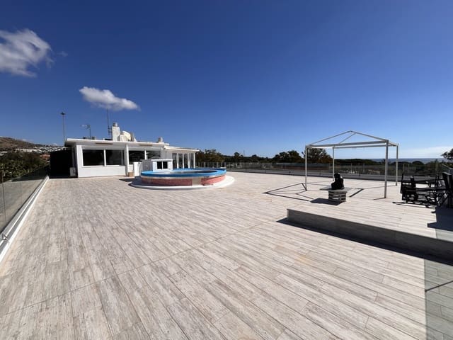 3 soveværelse Penthouse til leje i Carib Playa, Marbella med swimmingpool - € 2.950 (Ref: 10159151)