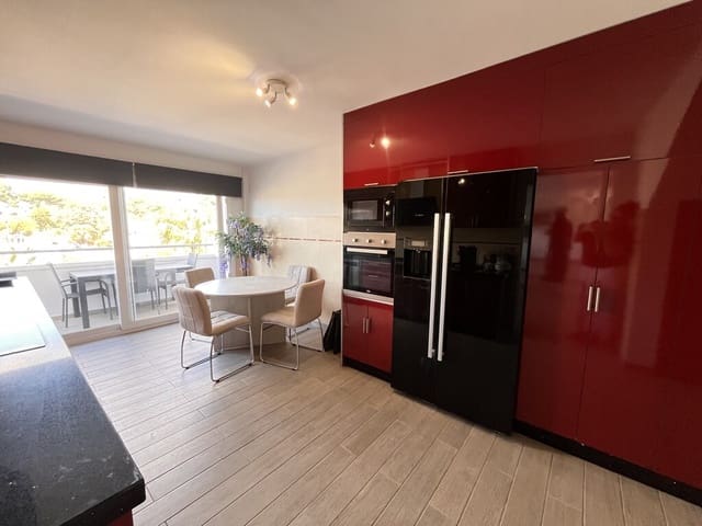 3 soveværelse Penthouse til leje i Carib Playa, Marbella med swimmingpool - € 2.950 (Ref: 10159151)