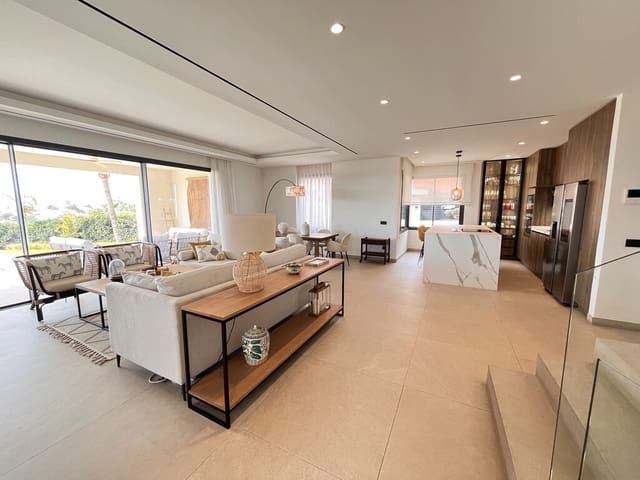 4 sypialnia Willa do wynajęcia w Las Chapas, Marbella z basenem garażem - 8 000 € (Ref: 10182473)