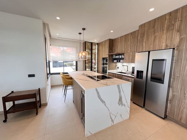 4 sypialnia Willa do wynajęcia w Las Chapas, Marbella z basenem garażem - 8 000 € (Ref: 10182473)
