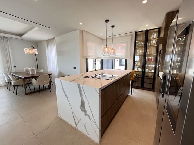 4 sypialnia Willa do wynajęcia w Las Chapas, Marbella z basenem garażem - 8 000 € (Ref: 10182473)