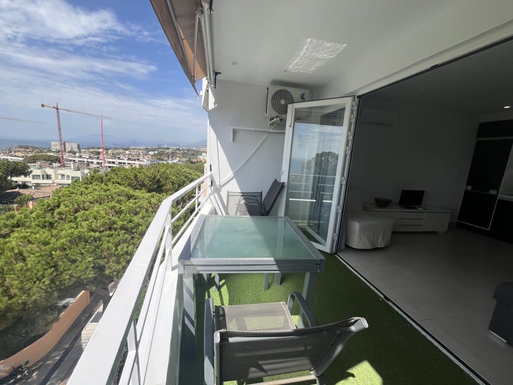 1 slaapkamer Appartement te huur in Costabella met zwembad - € 1.500 (Ref: 9282944)