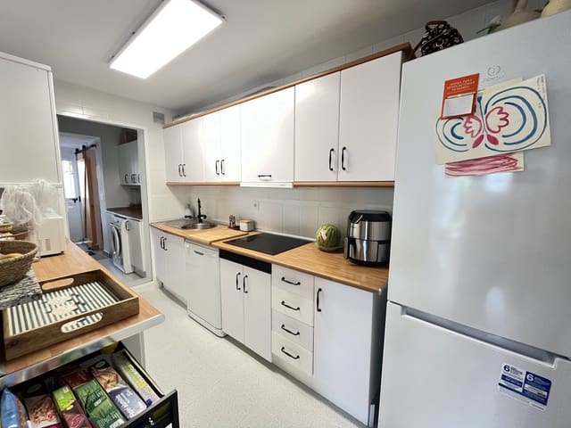 2 makuuhuone Huoneisto vuokrattavana paikassa Las Chapas, Marbella mukana uima-altaan 
autotalli - 1 400 € (Ref: 9282945)