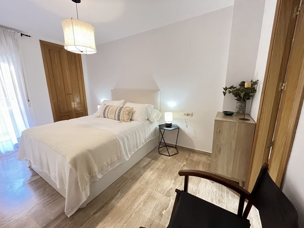 2 bedroom Apartment for rent in Las Chapas with pool - € 1,500 (Ref: 9282946)