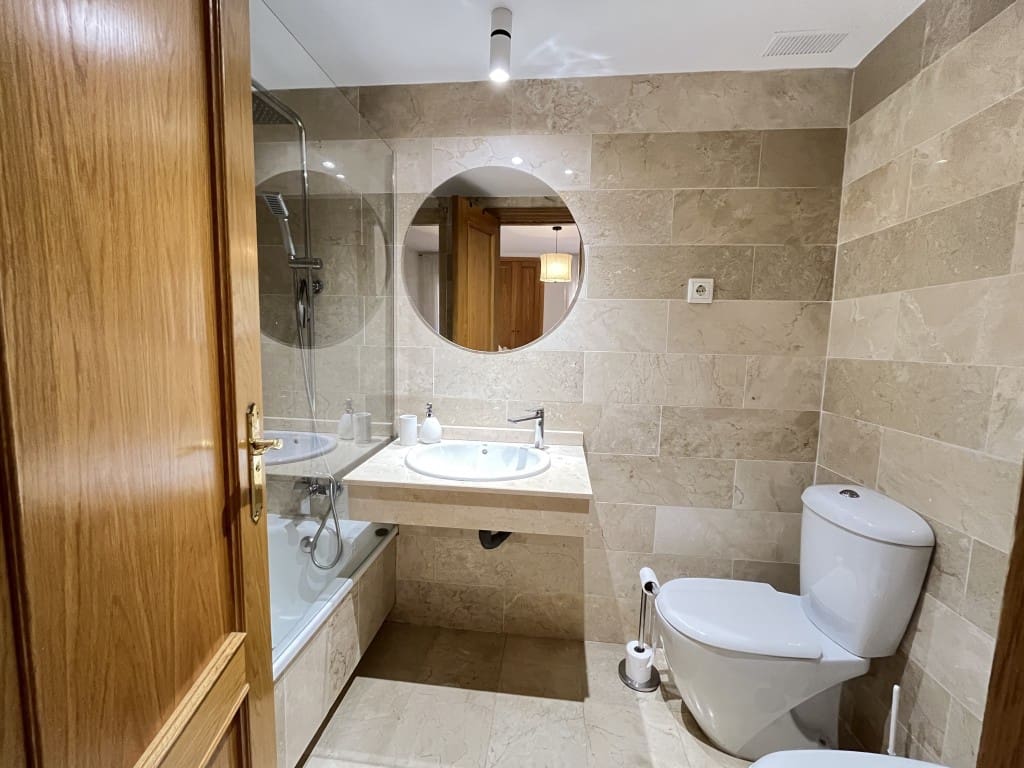 2 bedroom Apartment for rent in Las Chapas with pool - € 1,500 (Ref: 9282946)