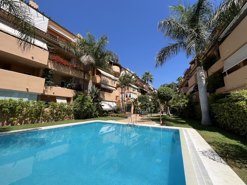 2 bedroom Apartment for rent in Las Chapas with pool - € 1,500 (Ref: 9282946)