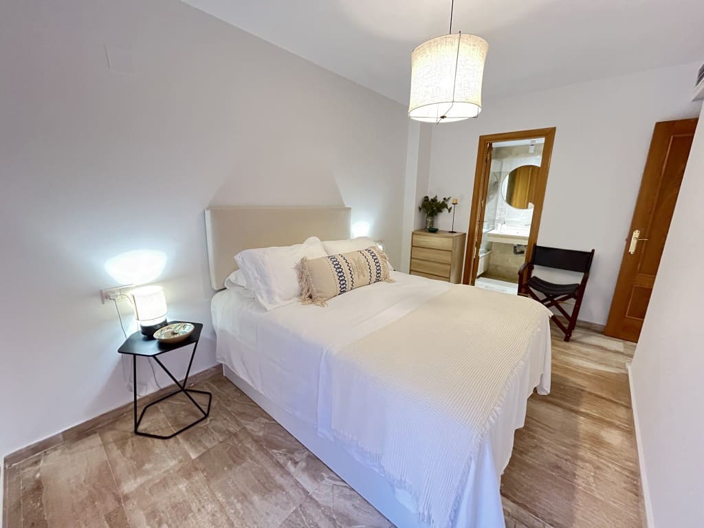 2 bedroom Apartment for rent in Las Chapas with pool - € 1,500 (Ref: 9282946)