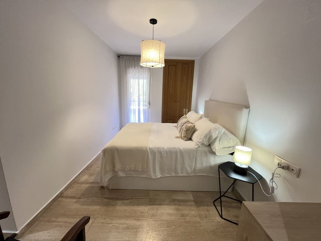 2 bedroom Apartment for rent in Las Chapas with pool - € 1,500 (Ref: 9282946)
