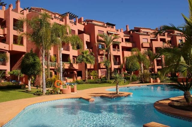 2 soverom Leilighet til leie i Los Monteros, Marbella med svømmebasseng garasje - € 1 500 (Ref: 9282949)