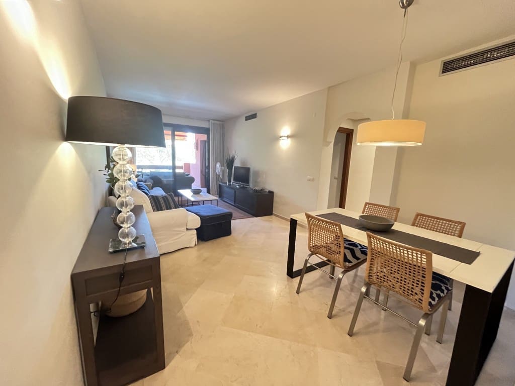 2 soveværelse Lejlighed til leje i Los Monteros med swimmingpool garage - € 1.500 (Ref: 9282949)