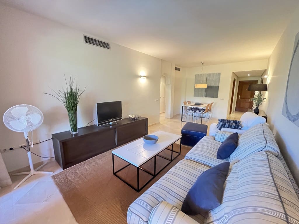 2 soveværelse Lejlighed til leje i Los Monteros med swimmingpool garage - € 1.500 (Ref: 9282949)