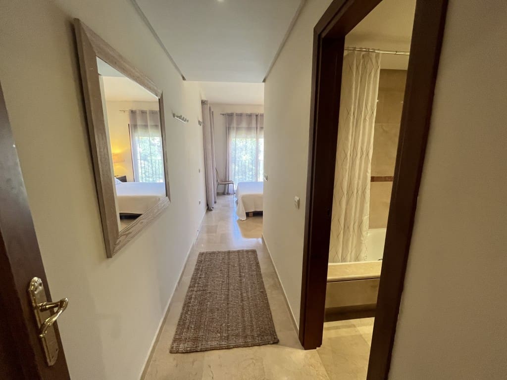 2 soveværelse Lejlighed til leje i Los Monteros med swimmingpool garage - € 1.500 (Ref: 9282949)