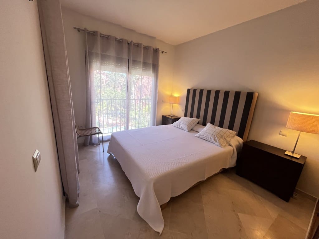 2 soveværelse Lejlighed til leje i Los Monteros med swimmingpool garage - € 1.500 (Ref: 9282949)