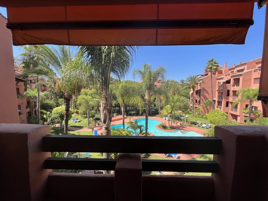 2 soveværelse Lejlighed til leje i Los Monteros med swimmingpool garage - € 1.500 (Ref: 9282949)