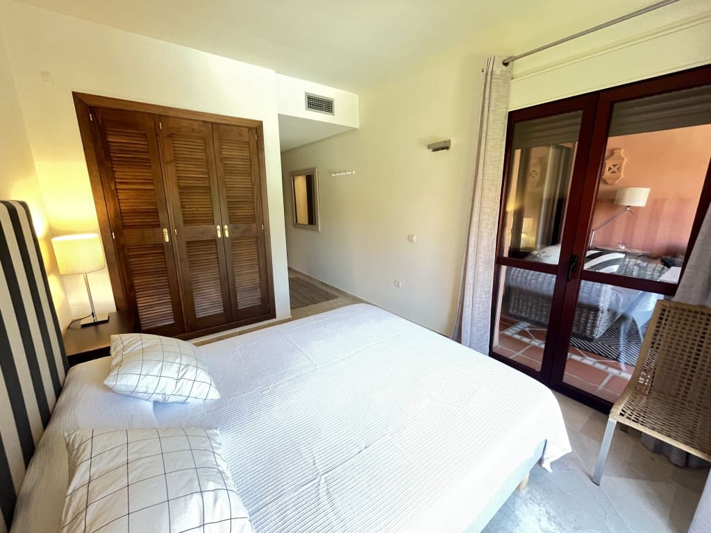 2 soveværelse Lejlighed til leje i Los Monteros med swimmingpool garage - € 1.500 (Ref: 9282949)